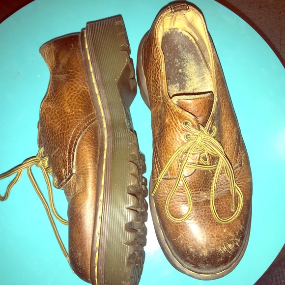 Dr. Martens Shoes - HP🏴󠁧󠁢󠁥󠁮󠁧󠁿Vintage Dr. Marten brown leather